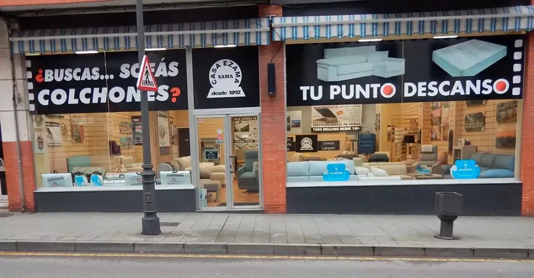 Sofás en exposición con medidas que se adaptan a ti