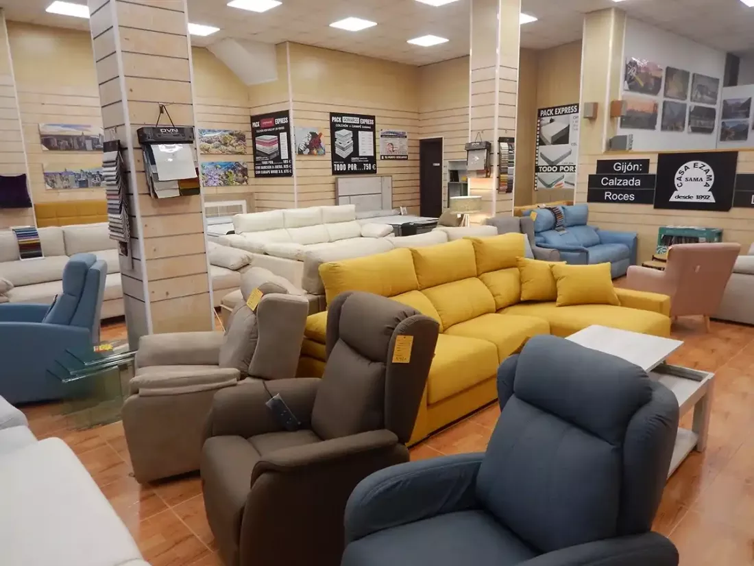 Sofás en exposición con opciones que se ajustan a tu espacio