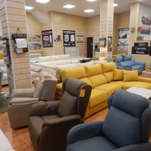 Sofás en exposición con opciones que se ajustan a tu espacio