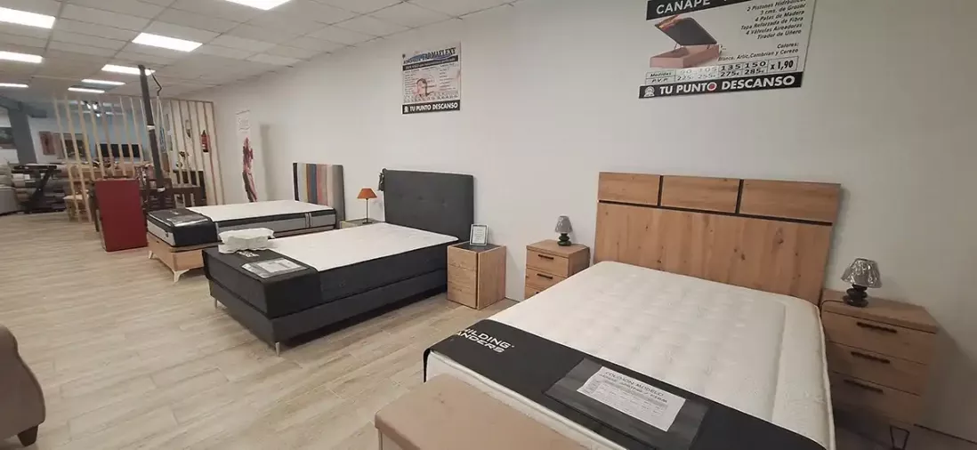 Exposición de muebles y sofás en Asturias