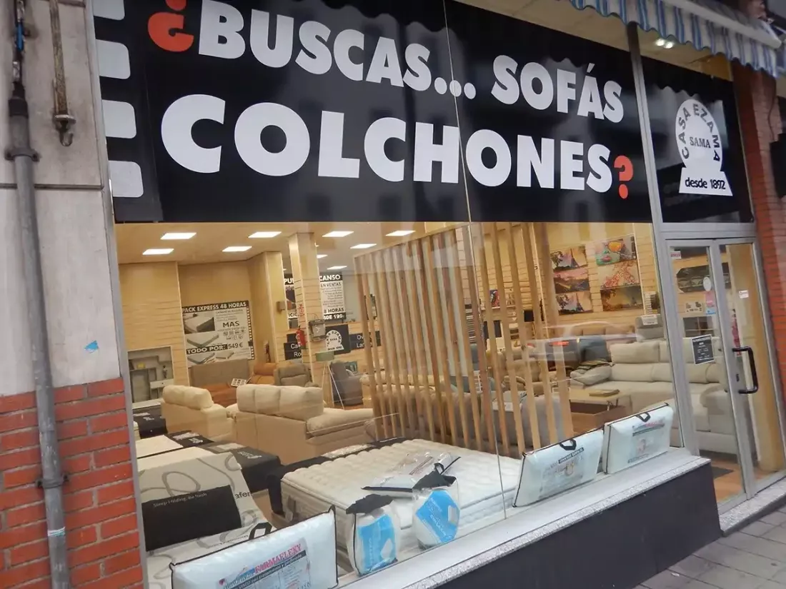 Sofás en exposición listos para adaptarse a tu salón