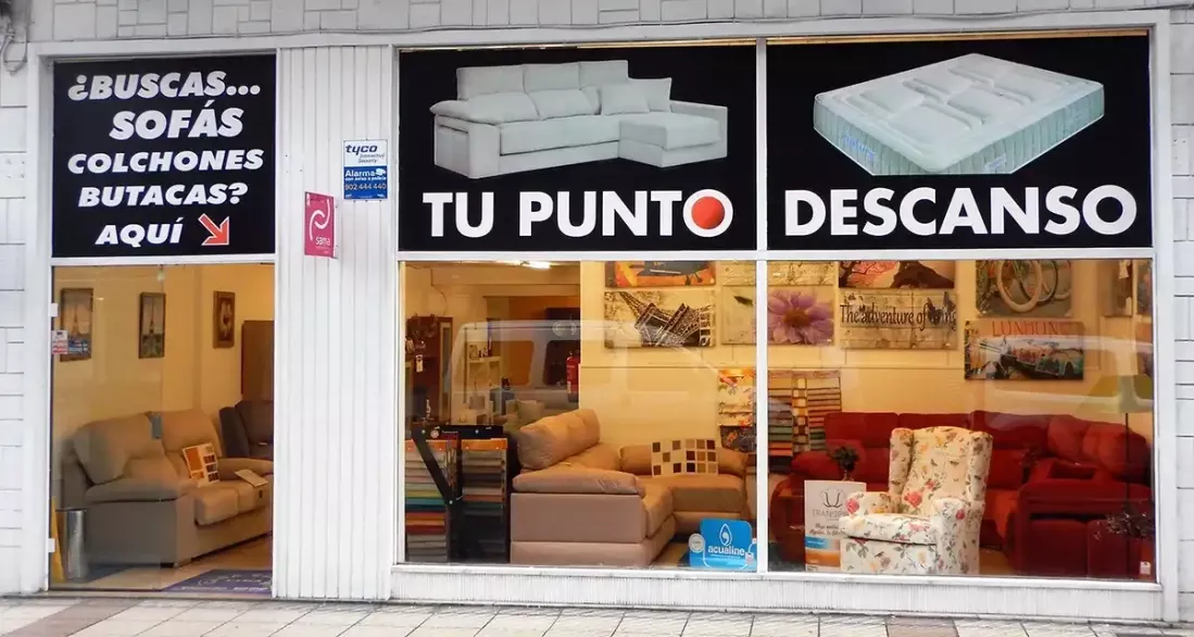 Exposición de muebles y sofás cama en Asturias