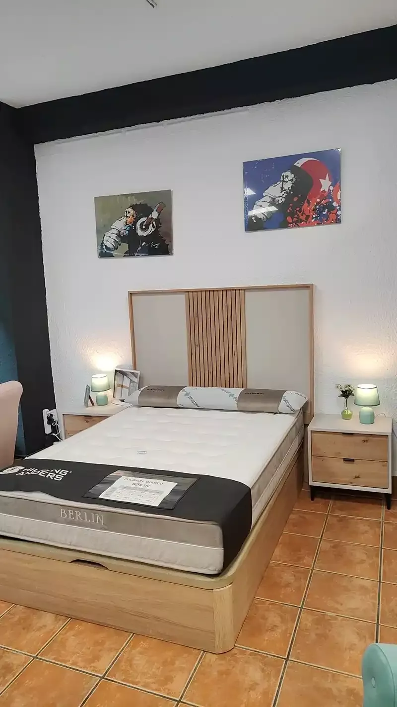 Camas de matrimonio en exposición en Gijón, listas para tu hogar