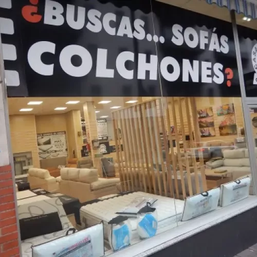 Sofás en exposición listos para adaptarse a tu salón