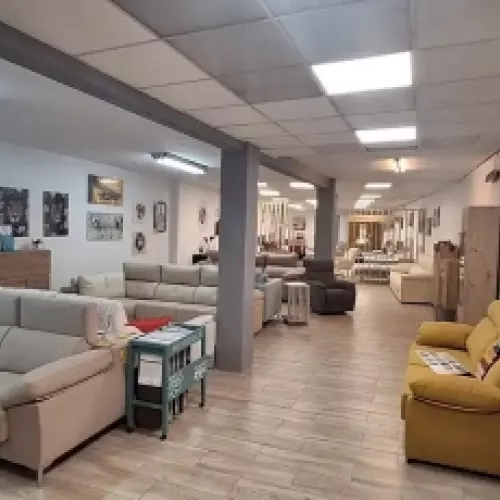Exposición de canapés, colchones y muebles en Asturias