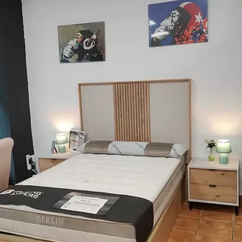 Camas de matrimonio en exposición en Gijón, listas para tu hogar