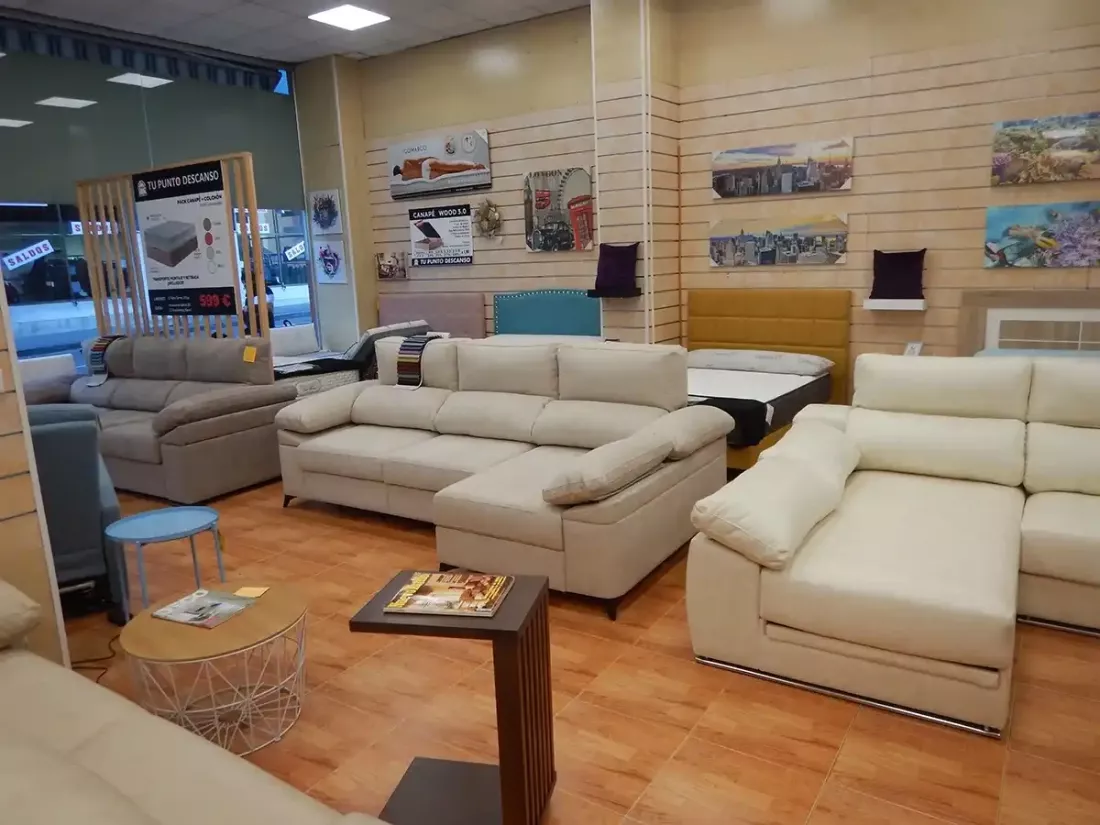 Sofás en nuestra exposición, confort que se adapta a tu espacio